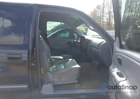 2001 Toyota Tundra Sr5 V8 z USA, uszkodzony, nr VIN 5TBBT44191S142431